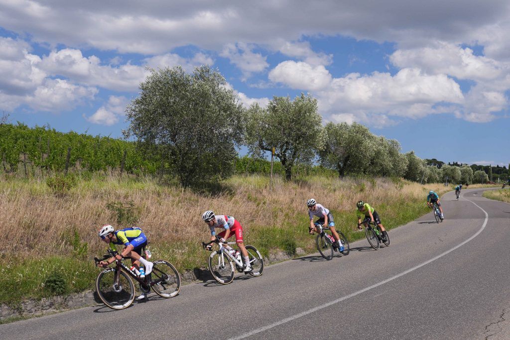 Antonio González rodando en el pelotón durante la última etapa del Giro